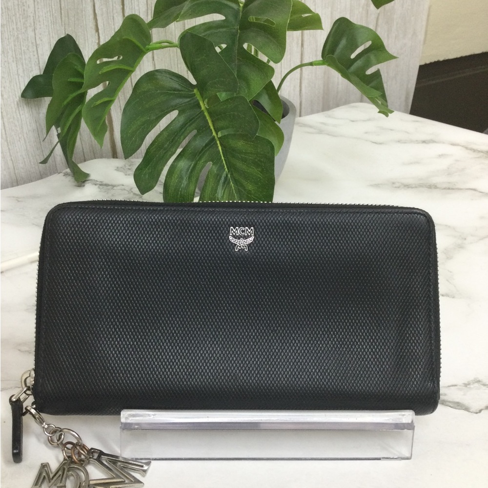 GUC MCM Men's Black Zip-Around Leather Wallet